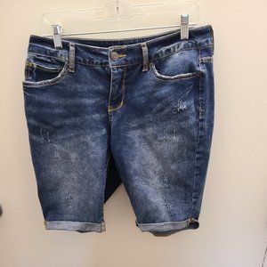 MEDIUM DENIM BLUE DISTRESSED STRETCH BERMUDA SHORTS